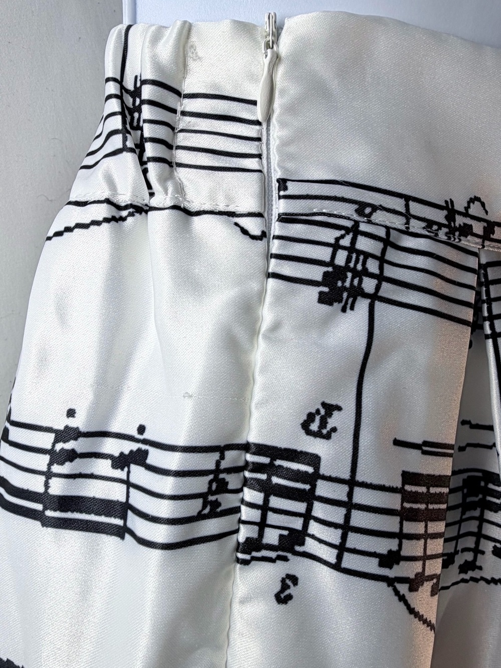 Music Note Print Pleated Midi Skirt White Black Satin Elastic Waist Retro - S - Picture 3 of 5